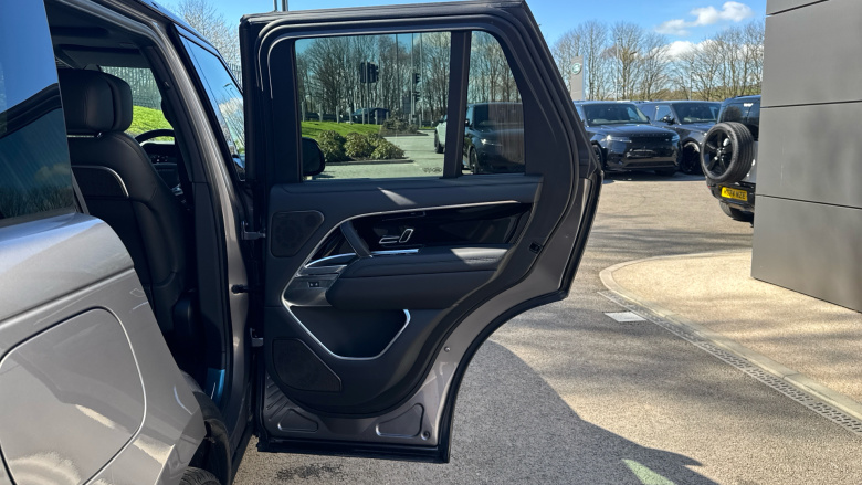 Land Rover Range Rover 3.0 D300 Autobiography 4dr Auto Diesel Estate